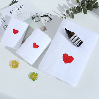 Weiches und dickes weißes Badetuch aus reiner Baumwolle mit individuellem Stickdesign
