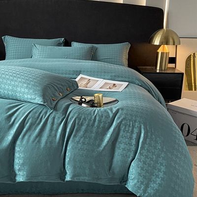 Fügen Sie Ihrem Schlafzimmer einen Hauch Luxus mit diesem Satin Jacquard Vierstück-Bettwäsche-Set hinzu