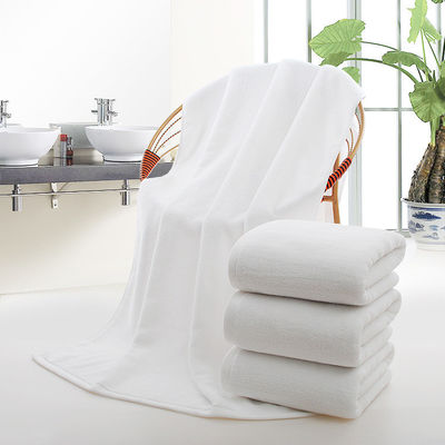 Hotelhandtücher 70*140cm gestreiftes Muster Jacquard Mikrofiber Badetücher mit OEM-Logo