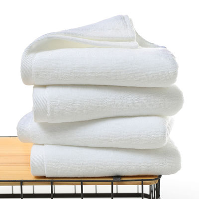 Hotelhandtücher 70*140cm gestreiftes Muster Jacquard Mikrofiber Badetücher mit OEM-Logo