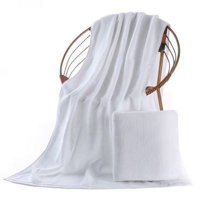 Hotelhandtücher 70*140cm gestreiftes Muster Jacquard Mikrofiber Badetücher mit OEM-Logo