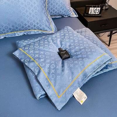 Komfortable und atmungsaktive 200TC Satin Jacquard Quilt Set für kühle Sommernächte