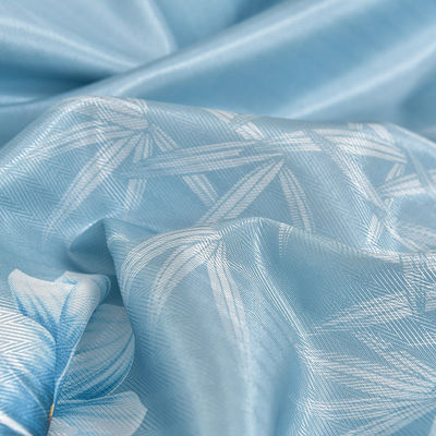 Bleiben Sie den ganzen Sommer cool mit unserem Jacquard Ice Silk Cool Mat Drei-Stücke-Bettwäsche-Set