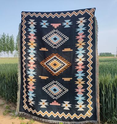 Verbessern Sie Ihr Picknick-Spiel mit unserem weichen und gemütlichen American Style Boho Throw Deckensatz