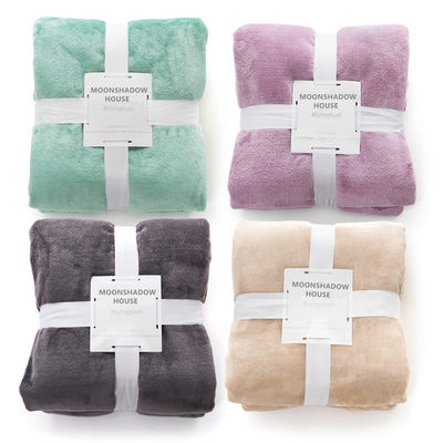 Personalisierte Größe Populäre weiche Polyester-Wurfdecke Korallenfleece-Decken für Reisen
