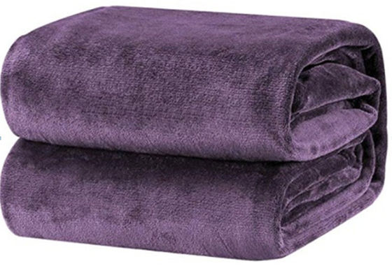 Personalisierte Größe Populäre weiche Polyester-Wurfdecke Korallenfleece-Decken für Reisen