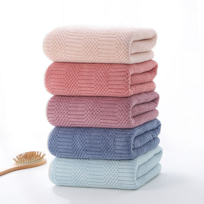 Bequemes und schnell trockenes Haushaltsbad Duschhandtuch aus superweichem Korallen-Velvet