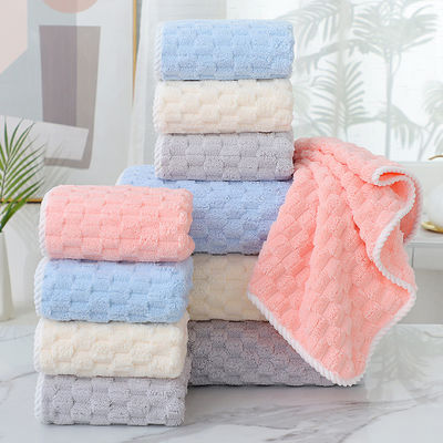 Nachhaltige Gesichtshandtücher aus Korallenfleece mit starker Absorptionsfähigkeit und gewebtem Design