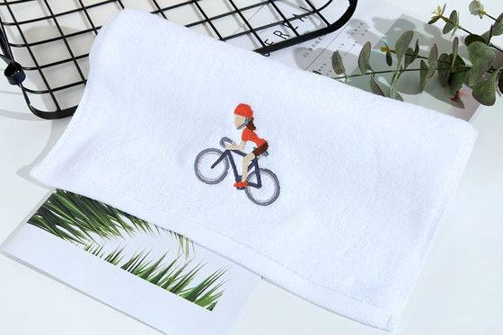 Broderierte 180gm Custom Logo Schnelltrocknende Sporthandtuch für erweiterte Outdoor-Fitness