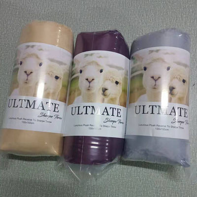 Einfacher Stil Korallenfleece-Dekette Massivflannel-Haustier-Dekette Polyester-Wurf-Dekette