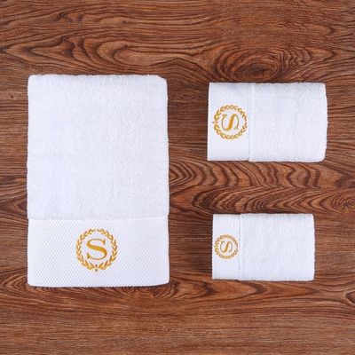 Benutzerdefiniertes Logo Fünf-Sterne-Hotel Weißes Gästehaus Handtücher in reiner Baumwollmaterialität