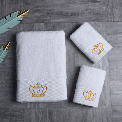 Customized Logo Verdickte Platin Satin Handtücher für beliebte Stil Schönheitssalons und darüber hinaus