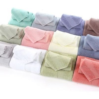 Absorbierendes Haushaltshandtuch aus reiner Baumwolle Drei-Stücke-Set mit beige Raster und feste Farbe