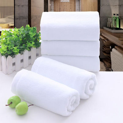 Maßgeschneiderte Farbe Hotelhandtücher Weiß 100% Baumwolle Gesicht Handbadhandtuch Set für Home Spa