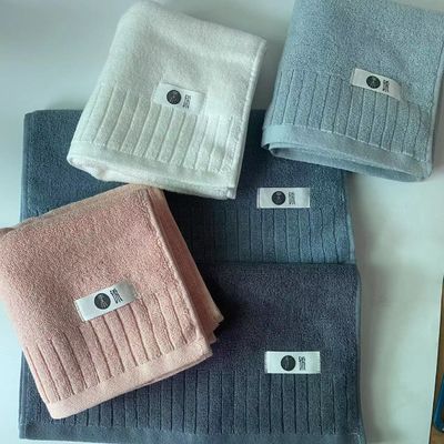 Weiches und plüssiges Baumwollbadehandtuch mit doppelseitigem extremen Strang, einfaches gestreiftes Design