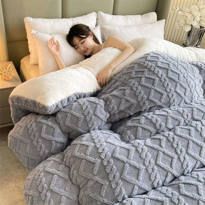 100% Polyester Verdickte Warme Taffeta Winterdecke mit Lammselbst und gedrucktem Muster
