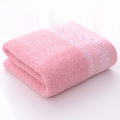 Verdicktes Schönheitssalonsgeschenk in einfacher Farbe Vorteil eines weichen, absorbierenden Baumwollbadestuchs