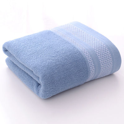 Verdicktes Schönheitssalonsgeschenk in einfacher Farbe Vorteil eines weichen, absorbierenden Baumwollbadestuchs