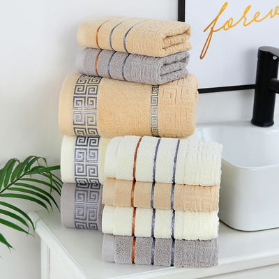 Weiß schmiedeter Baumwollwaschtuch Badehandtuch Absorptionsmittel 3-teiliges Geschenkfach mit Rückgabe Geschenkdeckel