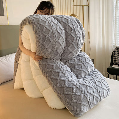 angepasste Farbe Verdickte warme Lammfleece Quilt für nachhaltige chemische Faser Quilt