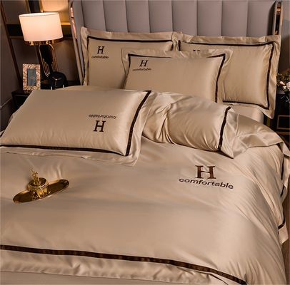 Gemütliches Grauhotel Rot Hochzeitsbettwäsche Vierteils-Set mit gewaschener Seide Vierteils-Bettwäsche