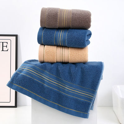 Weiches und absorbierendes dunkles goldenes Seidenhandtuch Ideal für Zuhause