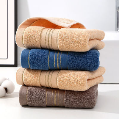 Weiches und absorbierendes dunkles goldenes Seidenhandtuch Ideal für Zuhause