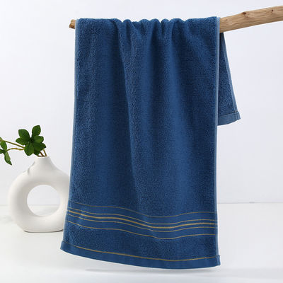 Weiches und absorbierendes dunkles goldenes Seidenhandtuch Ideal für Zuhause