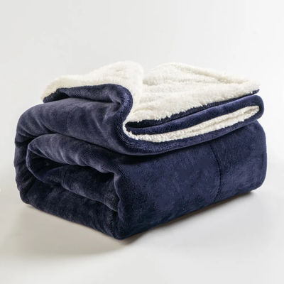 Weich gebreitet 130*110cm Umkehrbare Polyesterdecke Mikroplush Custom Farbe Plush Throw