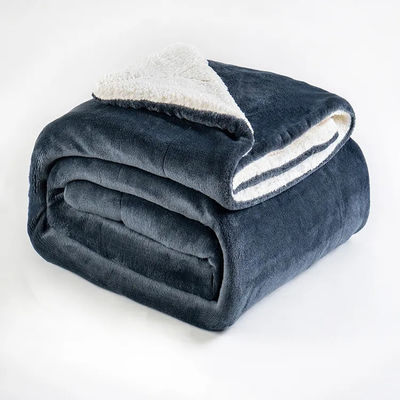 Weich gebreitet 130*110cm Umkehrbare Polyesterdecke Mikroplush Custom Farbe Plush Throw