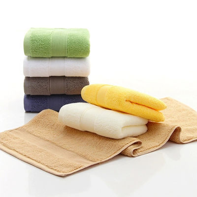 Customized Farbe Luxus gesticktes gestreiftes Muster Badetücher Set für Home Hotel Spa