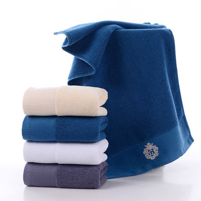 Custom Logo Stickerei Weiße Baumwollhandtücher reine Baumwolle weiche Absorptionshandtücher für Hotel