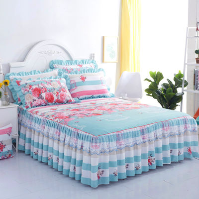 Multifunktionale Bettwäsche aus doppelter Spitze mit Bettrock und Kissenkoffer aus 100% Polyester