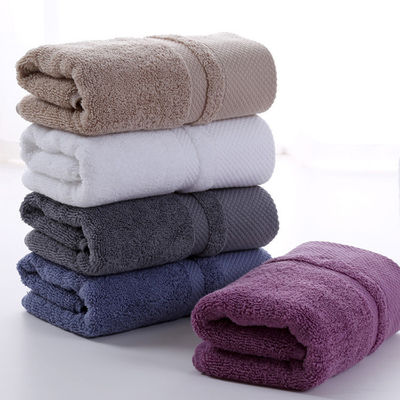 Personalisierte Logo Langen Stapel Baumwollhandtücher für Hotels Weich Absorbierend und Flexibel