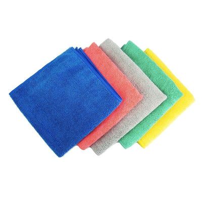 Nachhaltige Reinigungslösungen 40x40 Farbenfrohe Fahrzeugdetails Mikrofaserreinigung