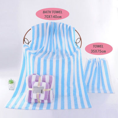 Zwei Stücker Badetücher aus Absorptionsmaterial aus Korallenfleece in rosa, blau, grün, lila oder braun