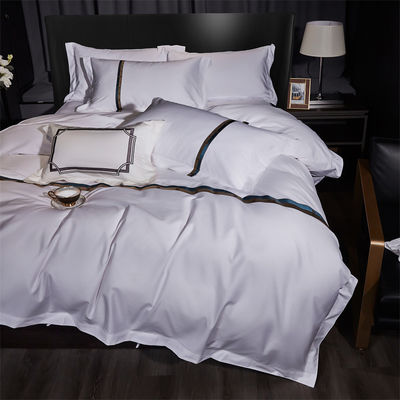 Home Custom 100% Baumwolle Satin Breiter Streifen 60er Jahre Jet Weiß Stickerei Luxus Decke Cover Set