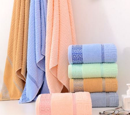 Luxus-Gesichtshandtücher aus 100% gekämmter Baumwolle und Design