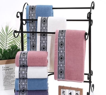 Einfach gefärbtes Jacquard-Muster High Set Badetücher aus 100% reinem Baumwollmaterial