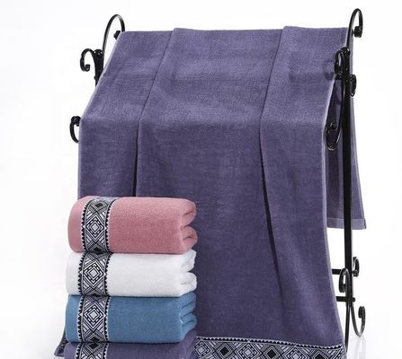 Einfach gefärbtes Jacquard-Muster High Set Badetücher aus 100% reinem Baumwollmaterial
