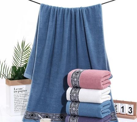 Einfach gefärbtes Jacquard-Muster High Set Badetücher aus 100% reinem Baumwollmaterial