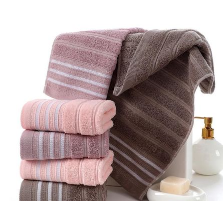 70*140cm Baumwolle Mehrsection Dunkle Absorptionsbrust Badehandtuch für Männer und Frauen