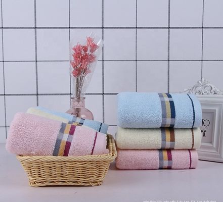 Anpassungsfähige absorbierende Baumwollhandtücher für alle Altersgruppen in Haushalten und Hotels