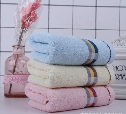 Anpassungsfähige absorbierende Baumwollhandtücher für alle Altersgruppen in Haushalten und Hotels