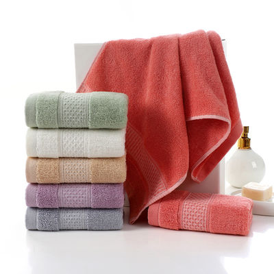 Dunkelgoldener Seidenhandtuch aus Tierdruck perfekt für alle Altersgruppen Absorbierend und schnell trocknend
