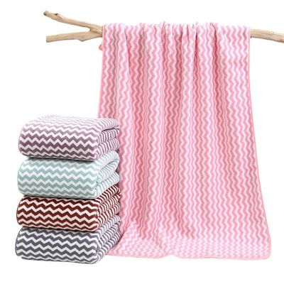 70*140cm Unisex-Schnelltrocknendes Badetücher-Set International Weiches Lintfreies Blumenmuster