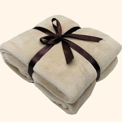 Bleiben Sie gemütlich und warm mit unserer extra dicken Polyester-Korallenfleece-Decke für alle Jahreszeiten