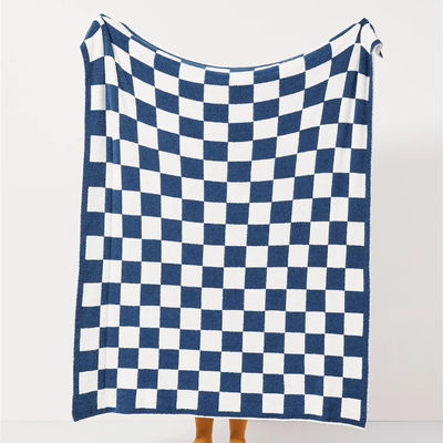 Funktionale Stickdecke aus 100% Polyester für das Bettsofa im Herbst-Winter QPG