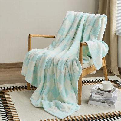 Funktionale Stickdecke aus 100% Polyester für das Bettsofa im Herbst-Winter QPG