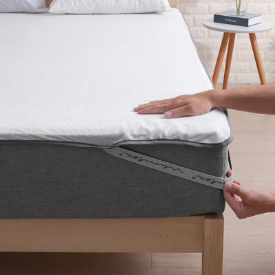 Anpassungsgröße Feste weiße Farbe wasserdichtes Terry-Matratzschutz mit elastischen Bänder